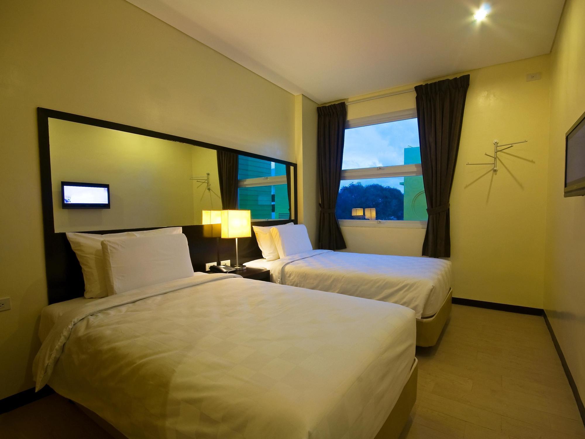 Go Hotels Dumaguete Dumaguete City Экстерьер фото