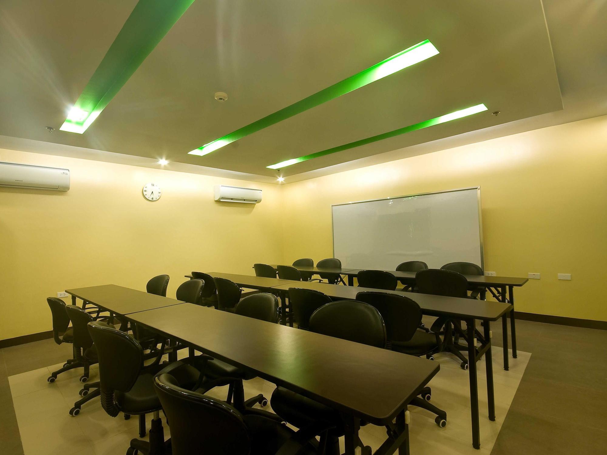 Go Hotels Dumaguete Dumaguete City Экстерьер фото